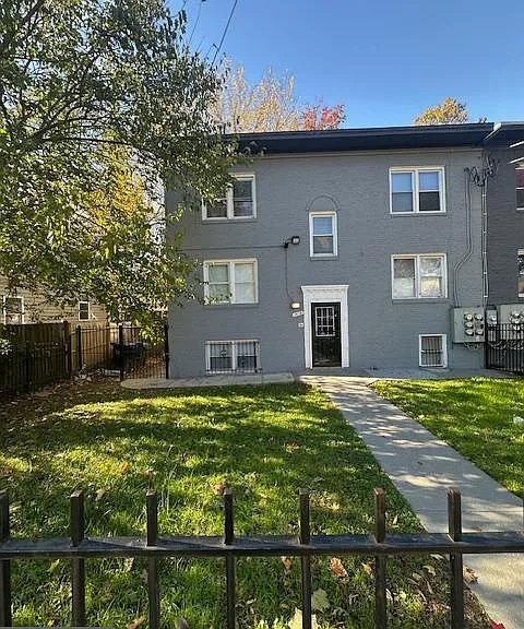 1416 Eastern Ave NE — Photo 1