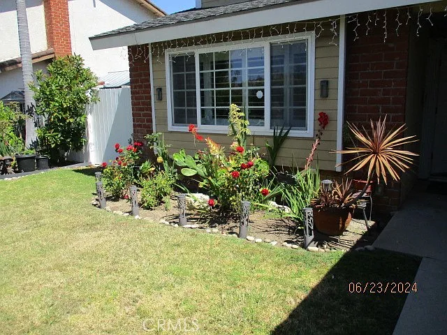 3521 Spencer St — Photo 2