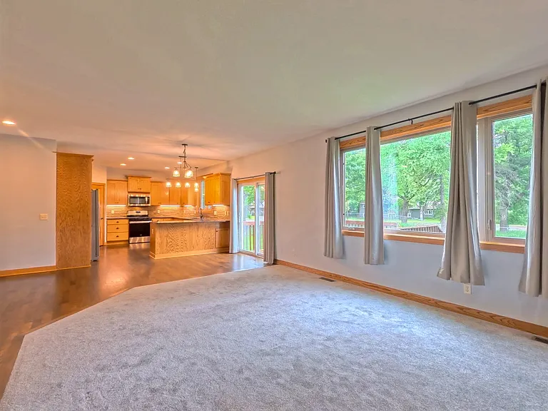 11956 Castle Rock Ct N — Photo 13