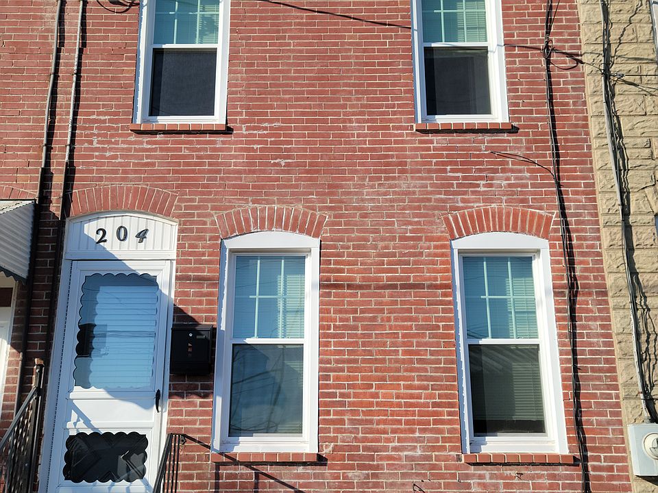 1st image of 204 Lower Oak St
