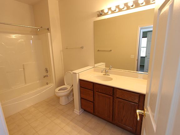 4th image of 3243 Stratford Ct #D