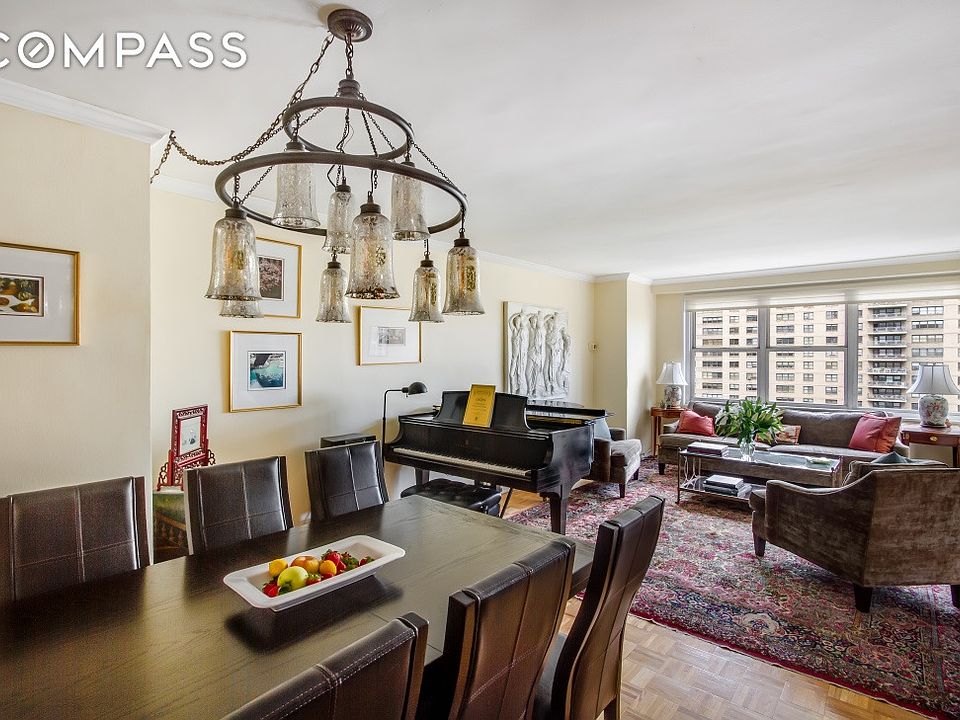 Living Room/Dining Room