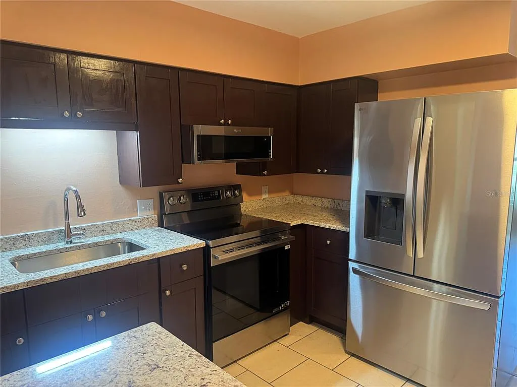 2 bed, 1.5 bath, 1746 sqft, $2,100 — Photo 2