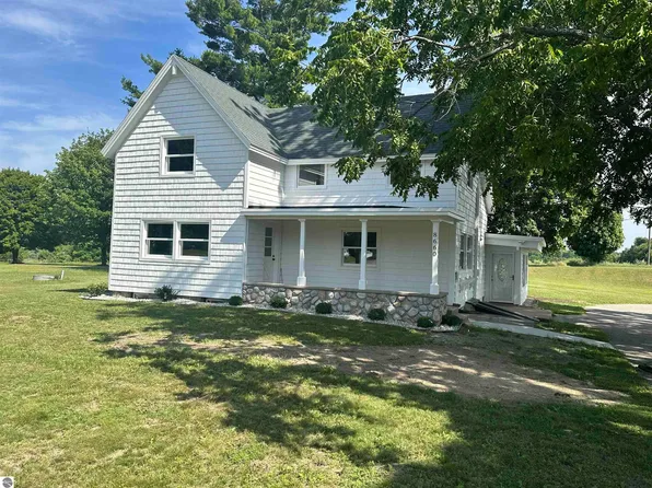 8660 N Long Lake Rd, Traverse City, MI 49685
