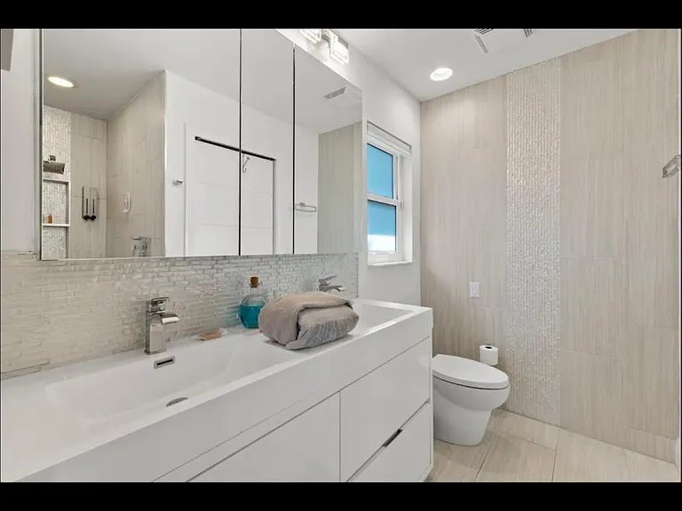 781 109th Ave N — Photo 18