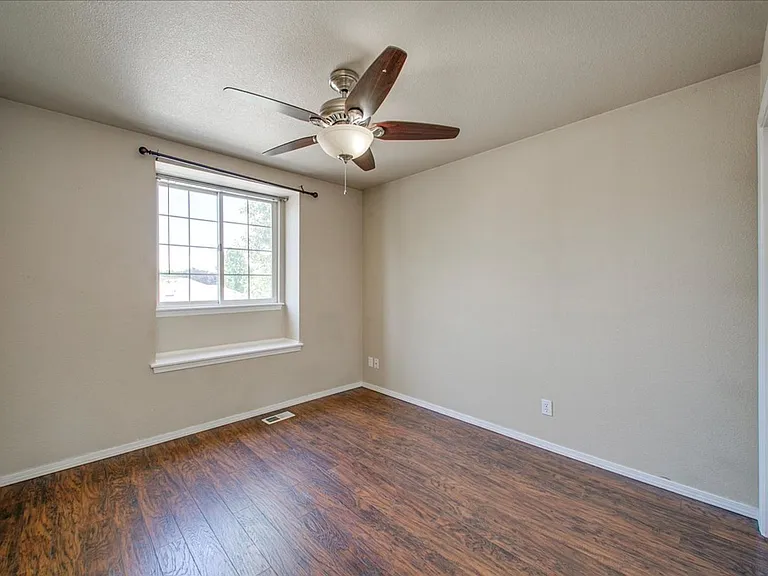 1802 N Heath Ave — Photo 16