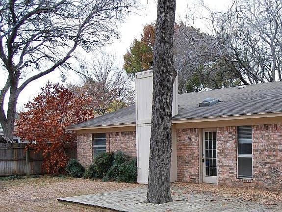 2nd image of 2703 Lucas Dr