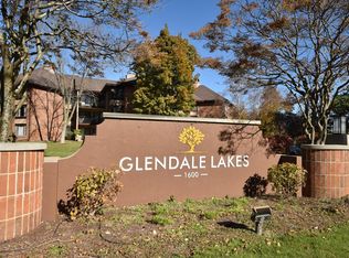 1600 W Green Tree Rd APT 233, Glendale, WI 53209