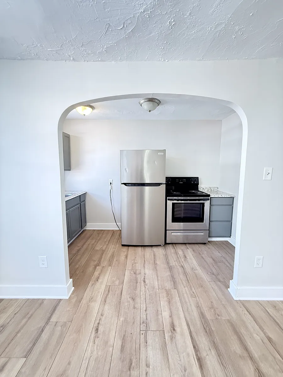 Building Photo - 110 E Market St #6