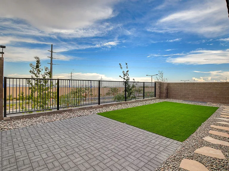 94 Nine Mile Creek Dr — Photo 32