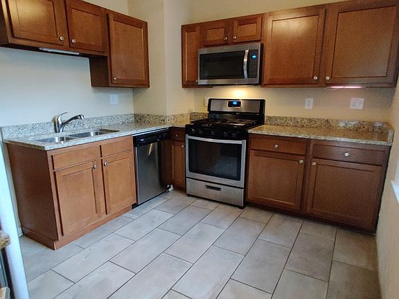 4th image of 1277 Cavell Ave