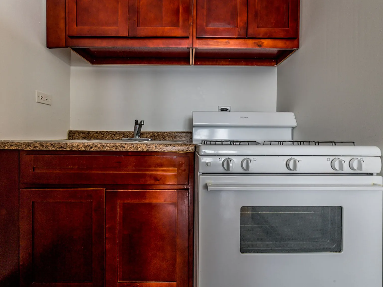6306 S Fairfield Ave — Photo 4