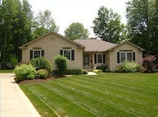 690 Bridle Ct, Geneva, OH
