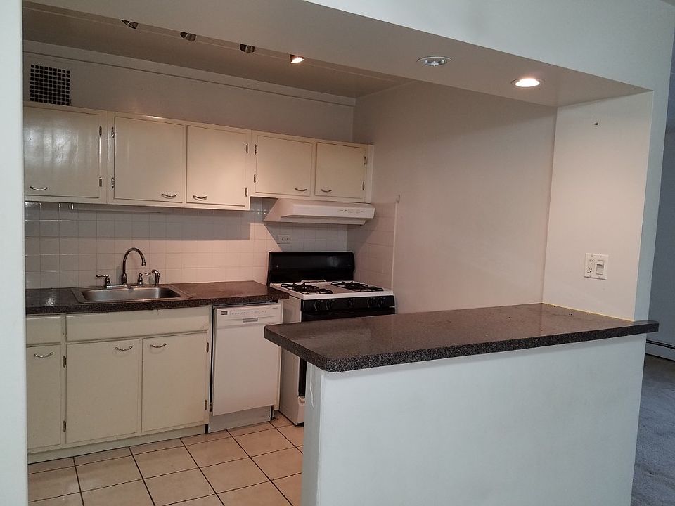1st image of 1433 W Touhy Ave #202