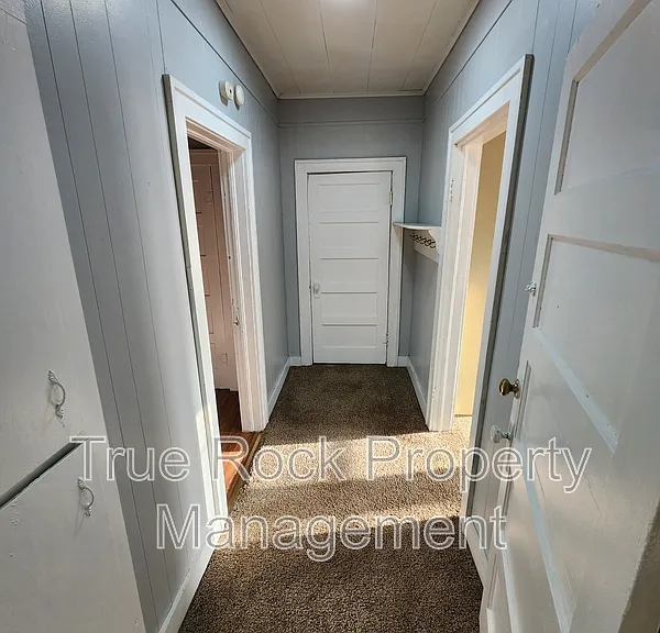 800 W 9th St — Photo 6