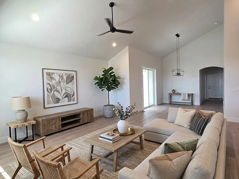290 E Mayfield Springs Blvd — Photo 4