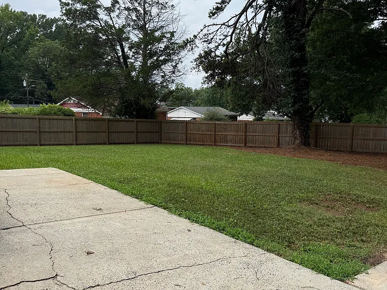 2311 Crestview Dr — Photo 21