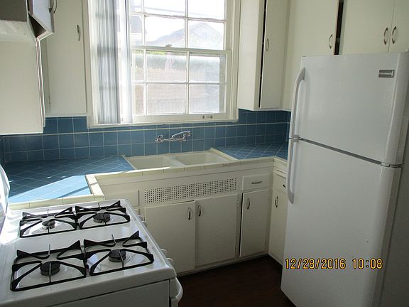 5th image of 136-138 S Bedford Dr #B