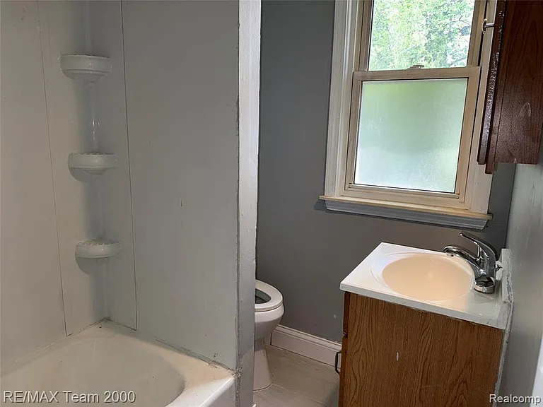 17930 Ruth St — Photo 10