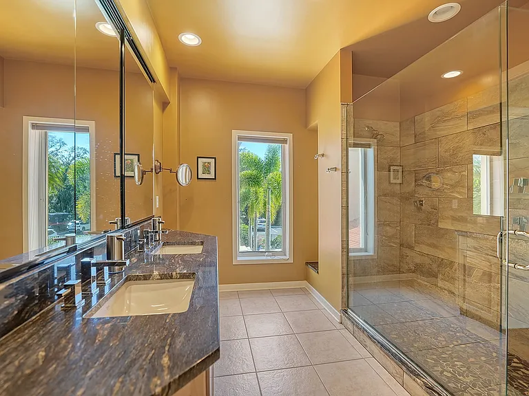 1685 Laurel St #4 — Photo 15