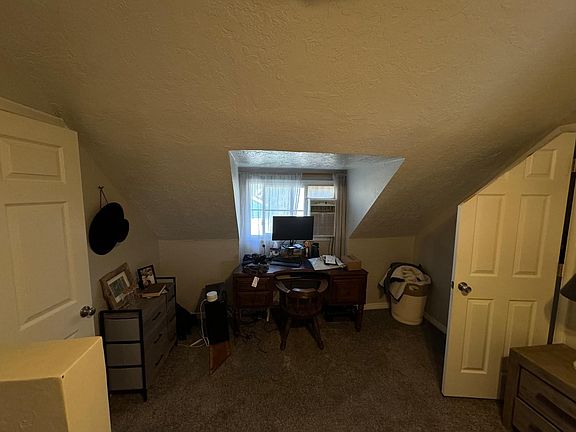 4th image of 523 E Lowell Ave