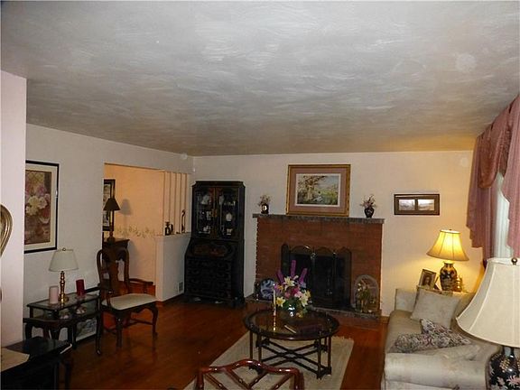 5th image of 14420 Jonathan Dr