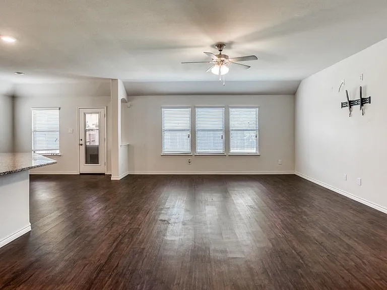 3204 Brazos Dr — Photo 3