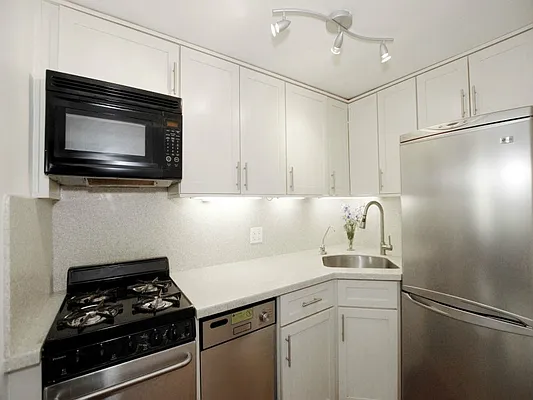 Sold by Sotheby's International Realty | media 9