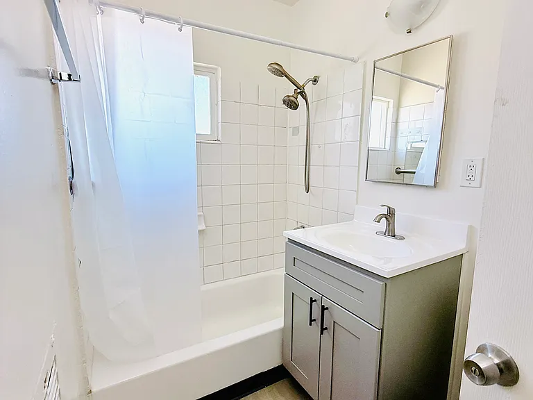 7045 Whitsett Ave #3 — Photo 13