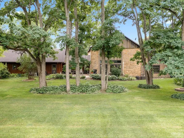 3574 W Rock St, Dixon, IL 61021