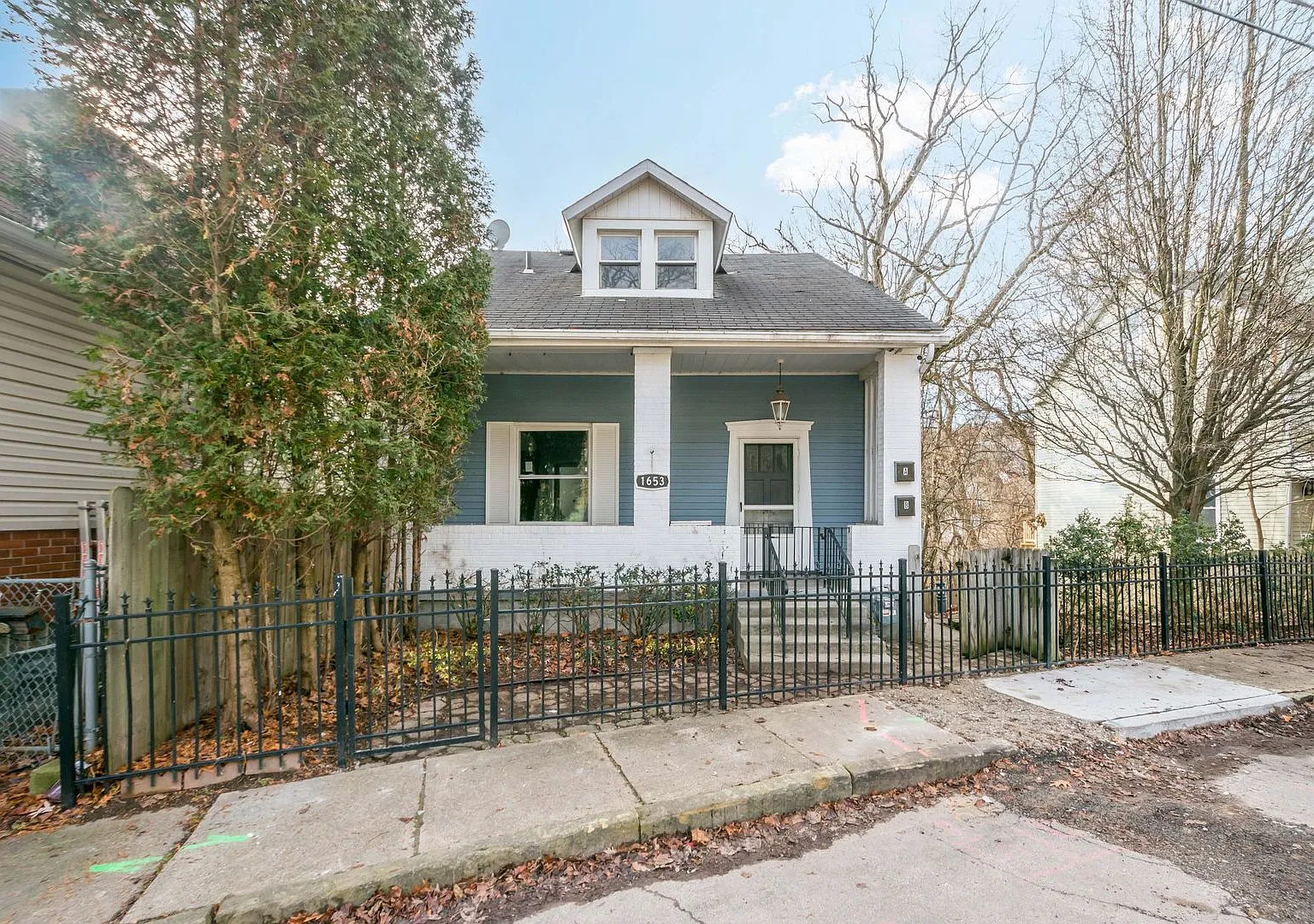 1653 Suburban Avenue — Photo 4