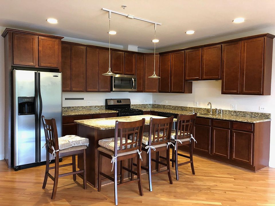 Goregeous Kitchen with Granite countertops