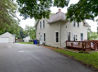 140 33rd St NE, Cedar Rapids, IA 52402