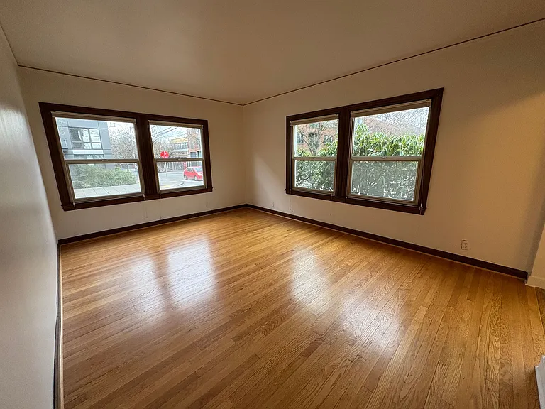 The Mulholland Apartments — Photo 9