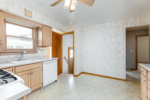 8658 N Merrill St — Photo 4