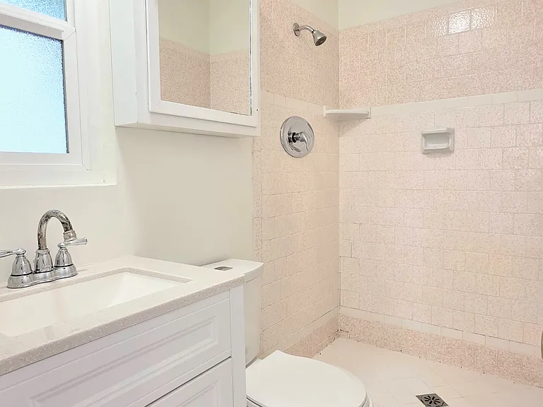 1246 Chelsea Ave #C — Photo 3
