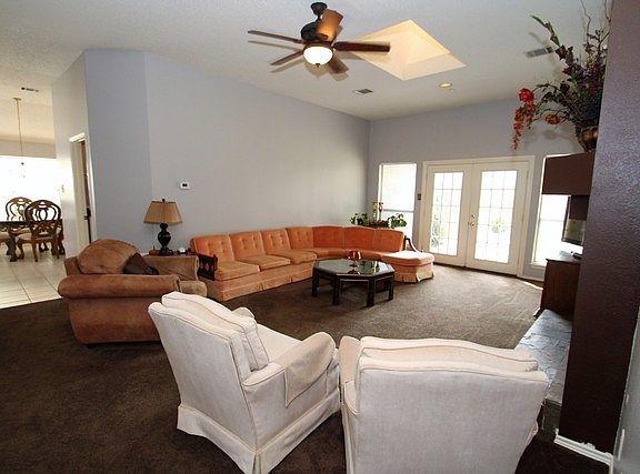 3rd image of 806 Deerlake Ct