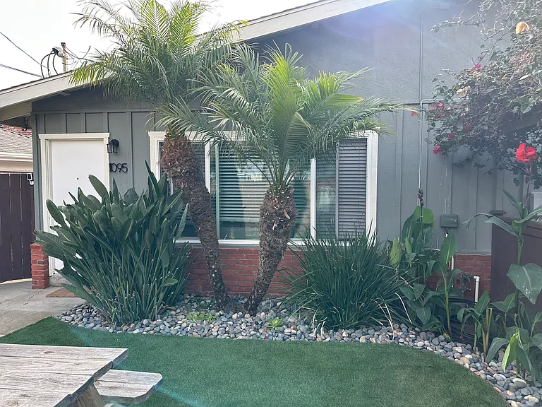 1095 Regal Rd — Photo 1