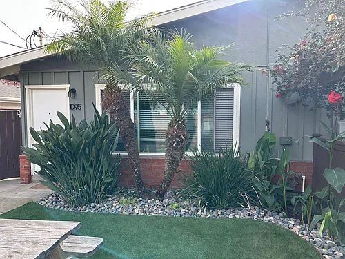 1095 Regal Rd Photo 1