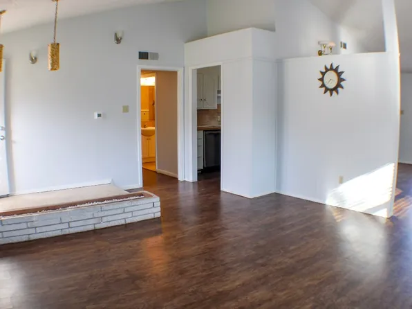 207 Huntington Dr, Euless, TX 76040