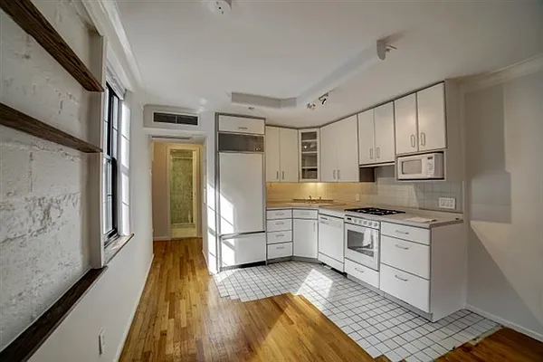 Sold by Redfin Real Estate | media 10