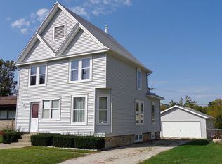 323 Woodlawn Ave, Aurora, IL 60506