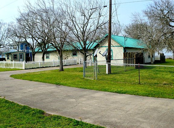 2nd image of 450 W Kruse Ave