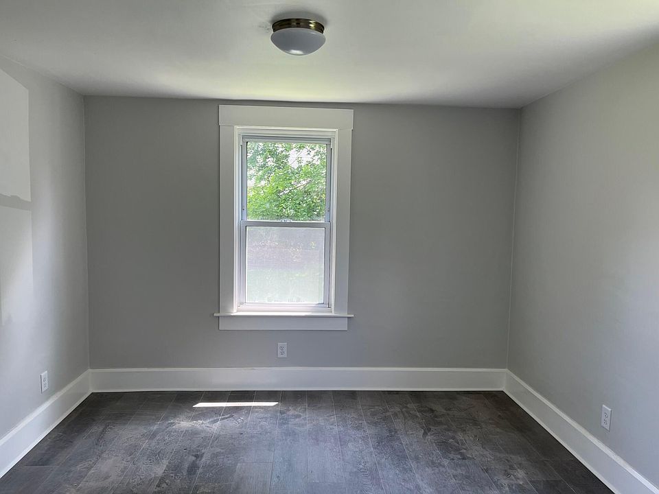 2nd image of 7 Eddy St
