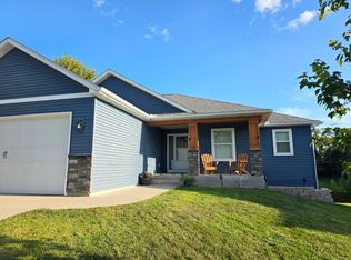 988 Vine St, Jordan, MN 55352