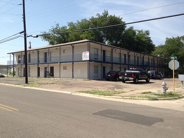 2nd image of 505 Utah St APT 4