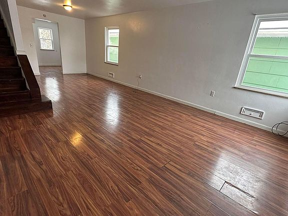 3rd image of 112 Langley Ave #1/2