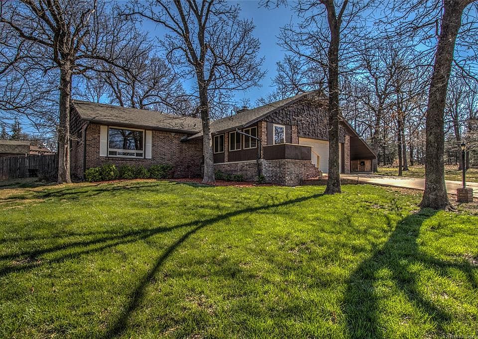 1st image of 2935 W Oak Dr