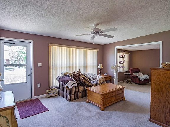 4th image of 3835 Arbutus Dr