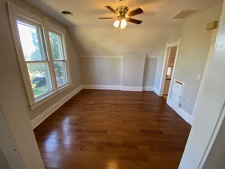 220 W 2nd Ave #2 — Photo 15